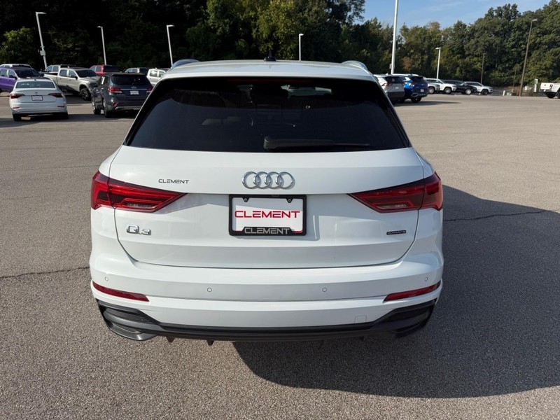 Audi Q3 Vehicle Image 11