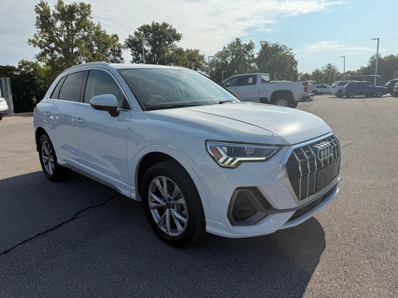 Audi Q3 Vehicle Image 13