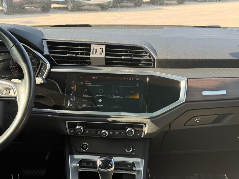 Audi Q3 Vehicle Image 18