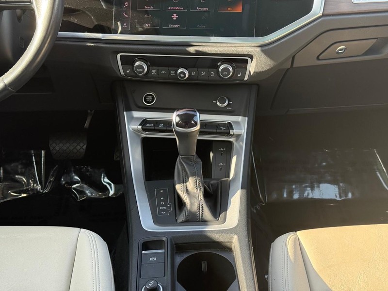 Audi Q3 Vehicle Image 20