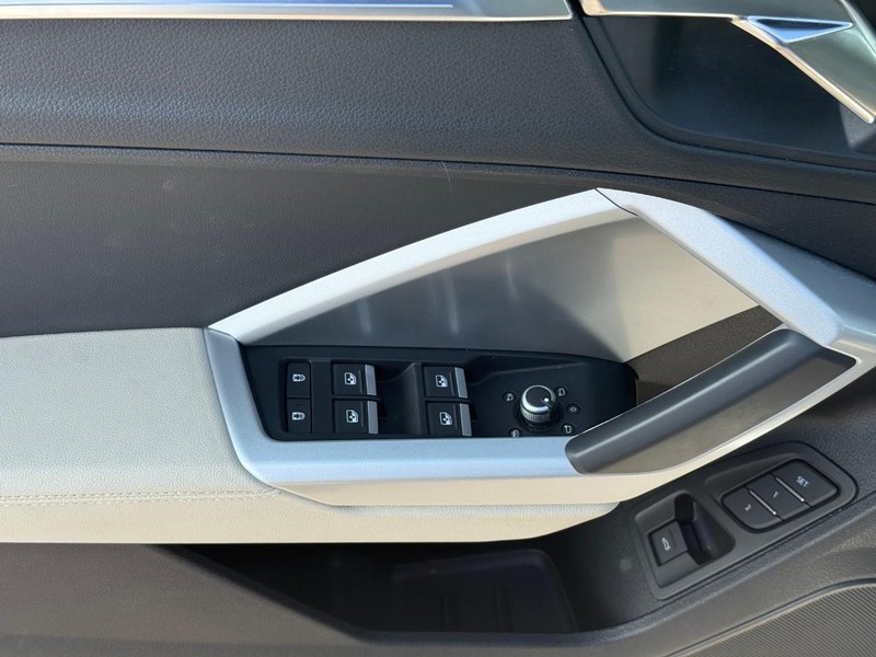 Audi Q3 Vehicle Image 21