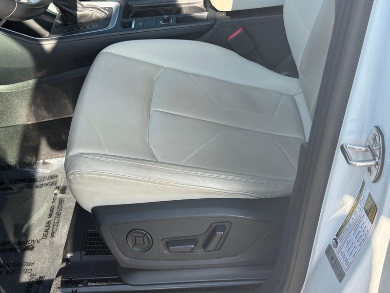 Audi Q3 Vehicle Image 23