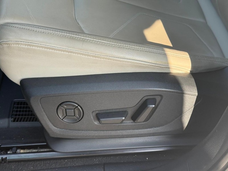 Audi Q3 Vehicle Image 24