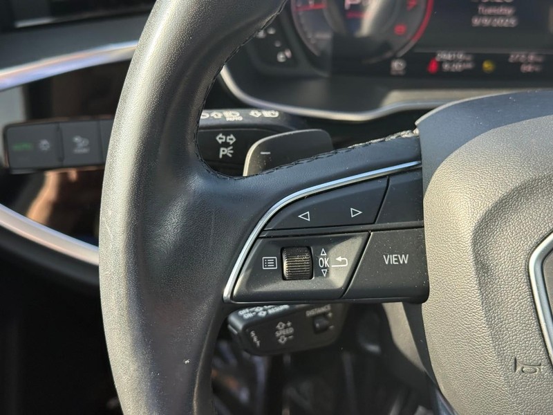 Audi Q3 Vehicle Image 25