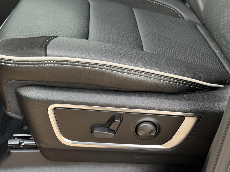 Ram 1500 Vehicle Image 16