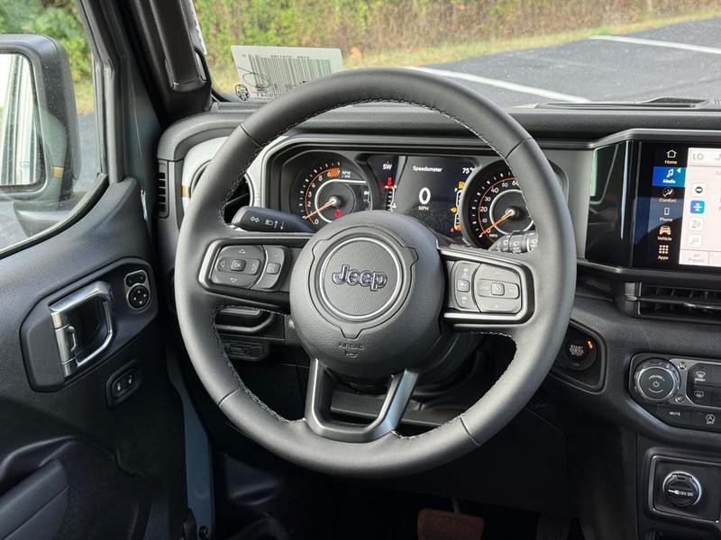 Jeep Wrangler Vehicle Image 09