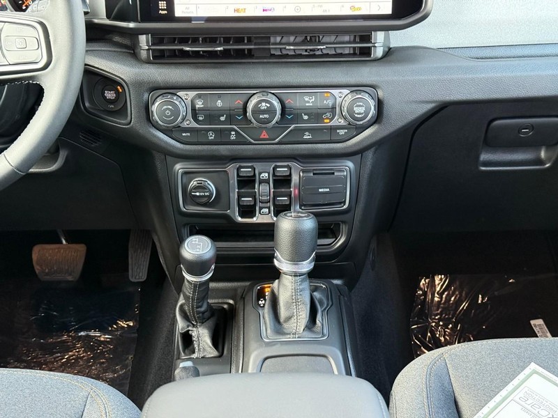 Jeep Wrangler Vehicle Image 12