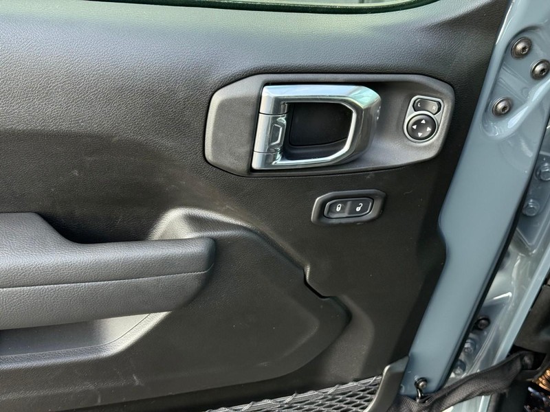 Jeep Wrangler Vehicle Image 13