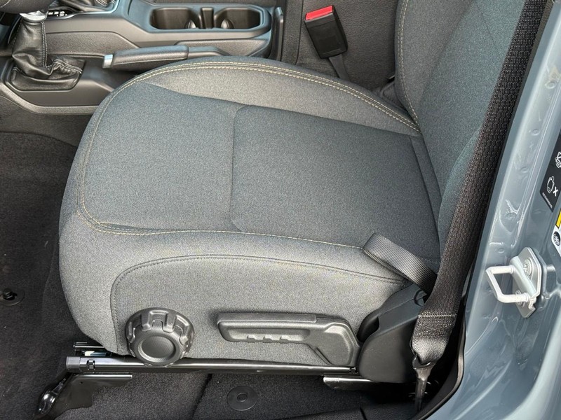 Jeep Wrangler Vehicle Image 14