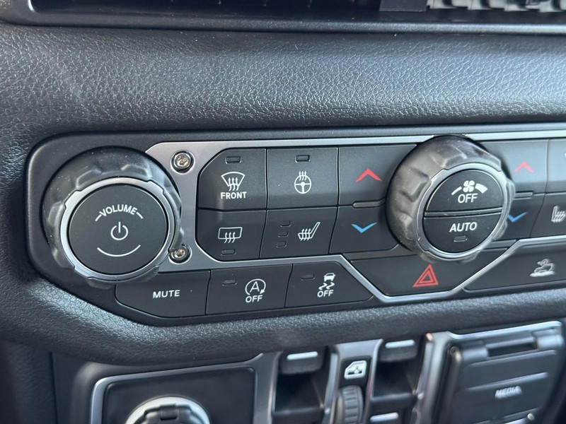 Jeep Wrangler Vehicle Image 18