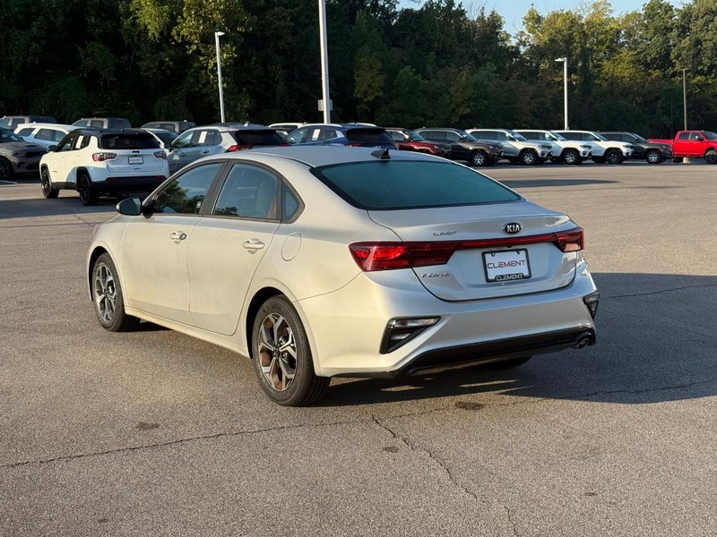 Kia Forte Vehicle Image 04