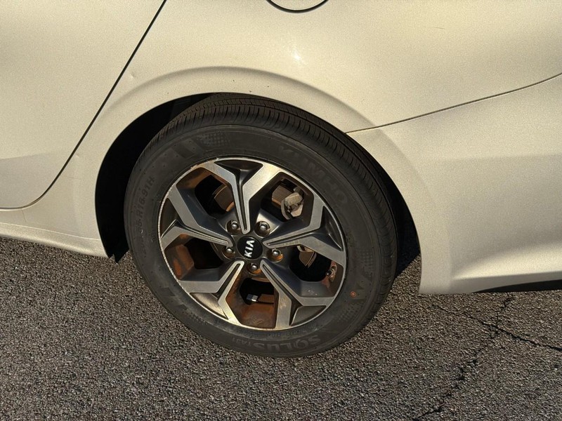 Kia Forte Vehicle Image 05