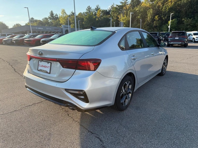 Kia Forte Vehicle Image 08