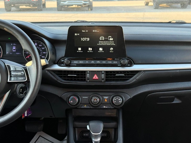 Kia Forte Vehicle Image 15