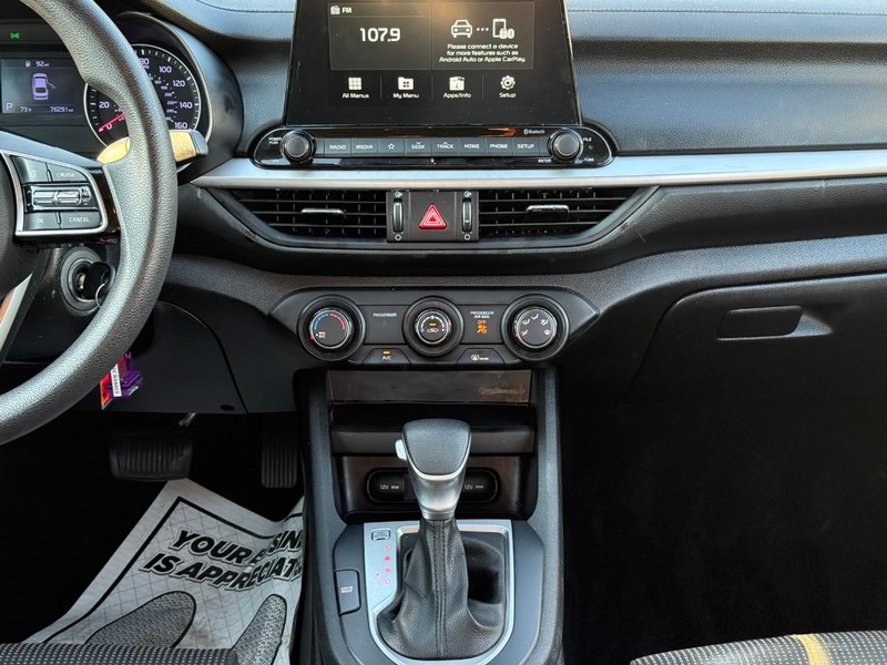 Kia Forte Vehicle Image 16