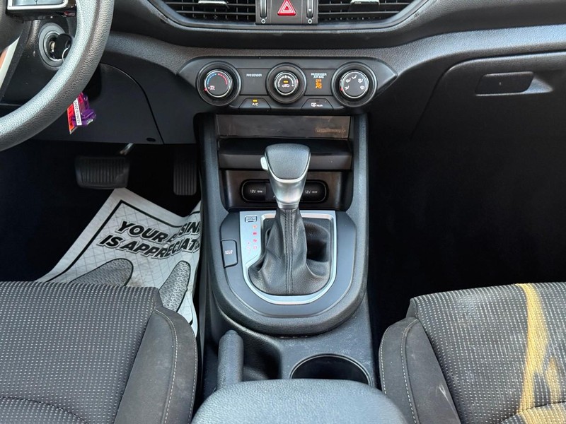 Kia Forte Vehicle Image 17