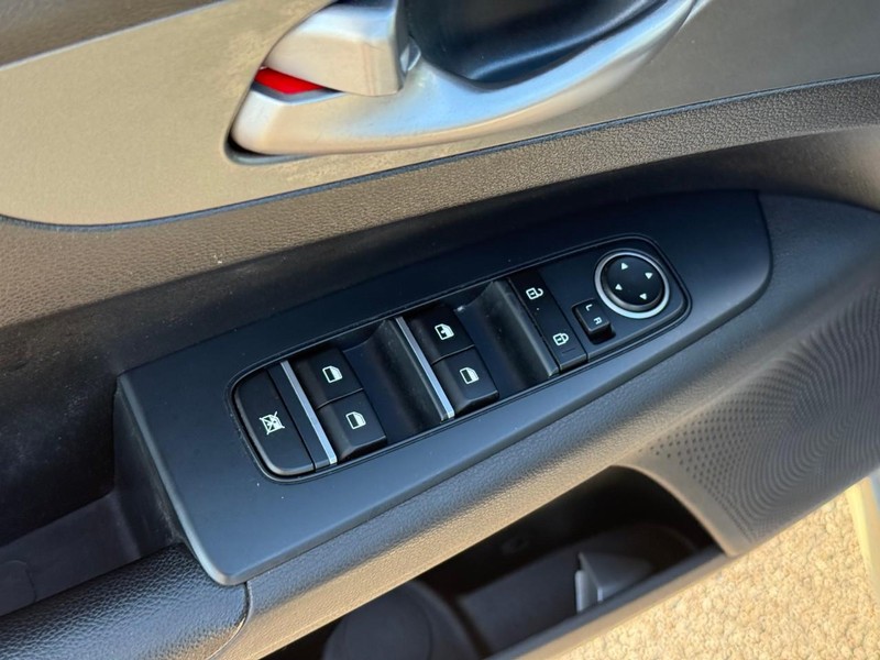 Kia Forte Vehicle Image 19