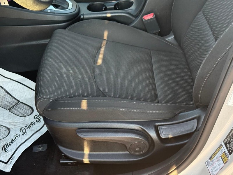 Kia Forte Vehicle Image 20
