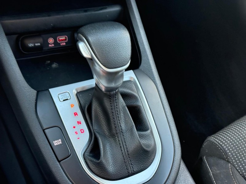 Kia Forte Vehicle Image 21