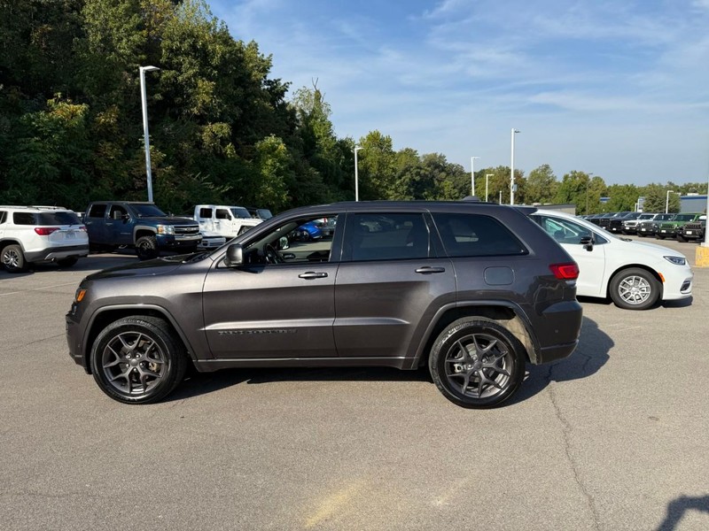 Jeep Grand Cherokee Vehicle Image 03