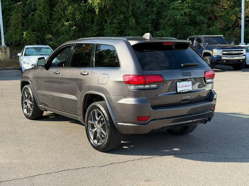 Jeep Grand Cherokee Vehicle Image 04