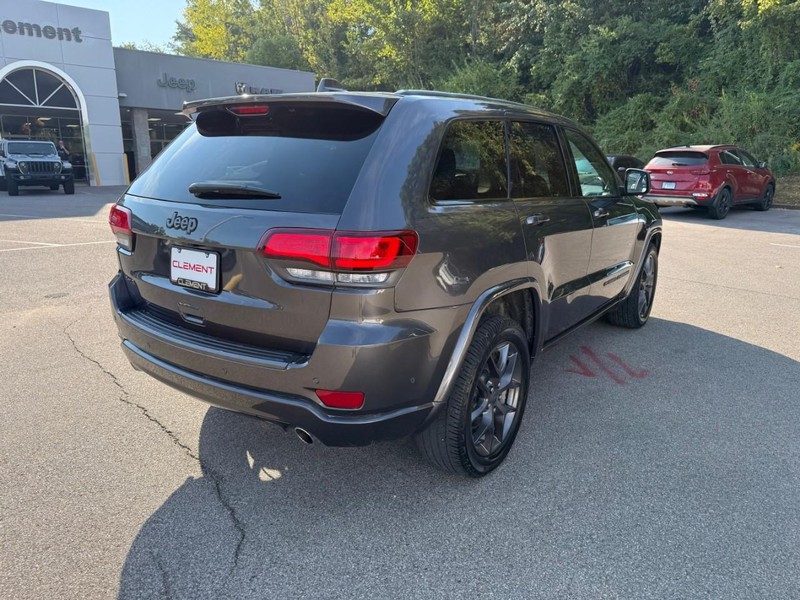Jeep Grand Cherokee Vehicle Image 09