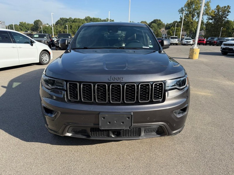 Jeep Grand Cherokee Vehicle Image 12