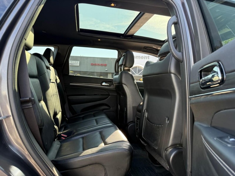 Jeep Grand Cherokee Vehicle Image 13