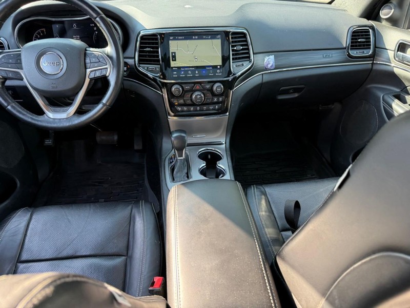 Jeep Grand Cherokee Vehicle Image 14