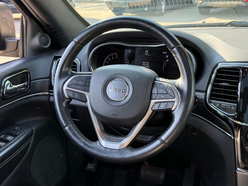 Jeep Grand Cherokee Vehicle Image 15
