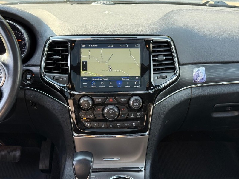 Jeep Grand Cherokee Vehicle Image 16