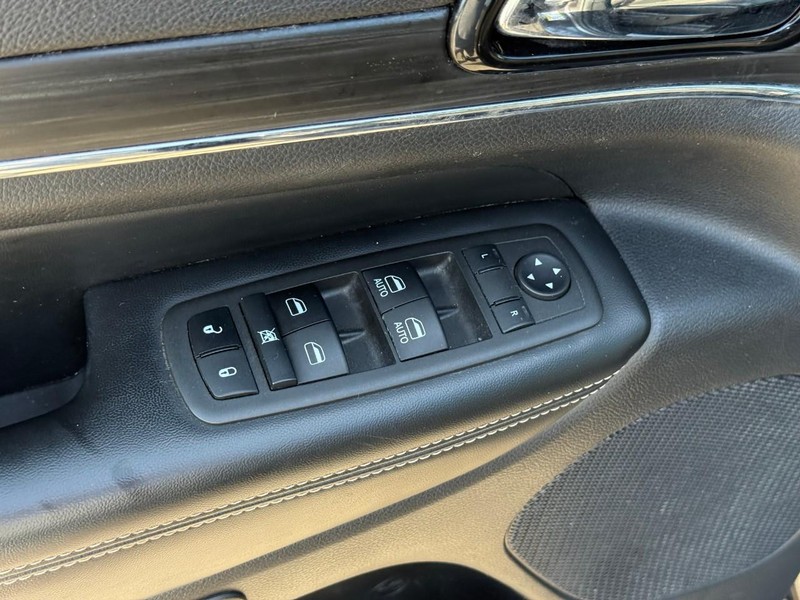 Jeep Grand Cherokee Vehicle Image 19