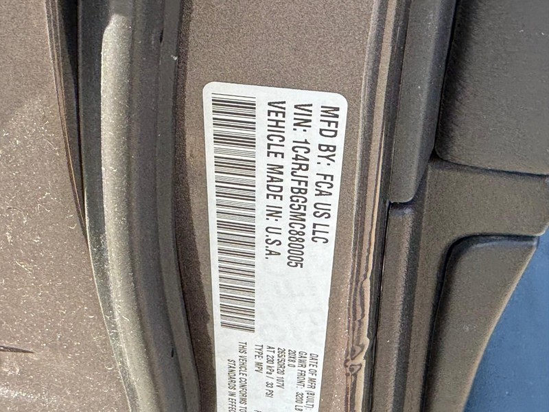 Jeep Grand Cherokee Vehicle Image 28