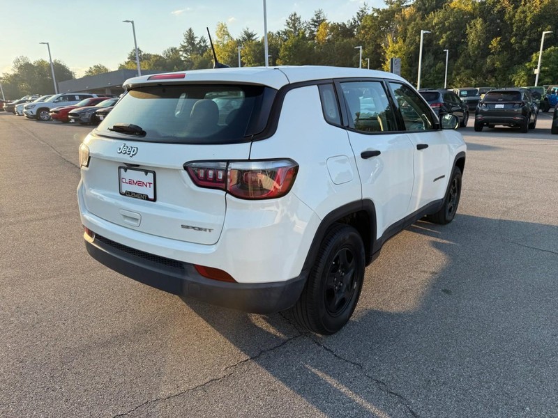 Jeep Compass Vehicle Image 11