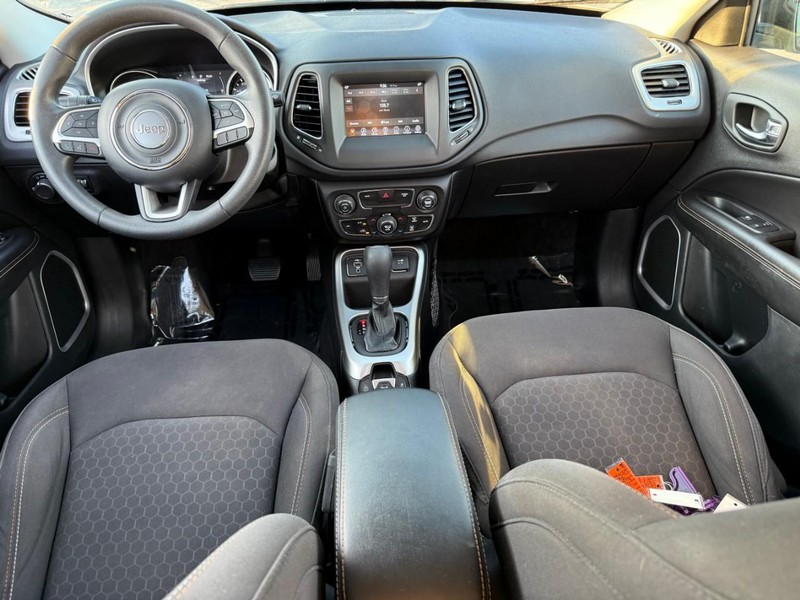 Jeep Compass Vehicle Image 14