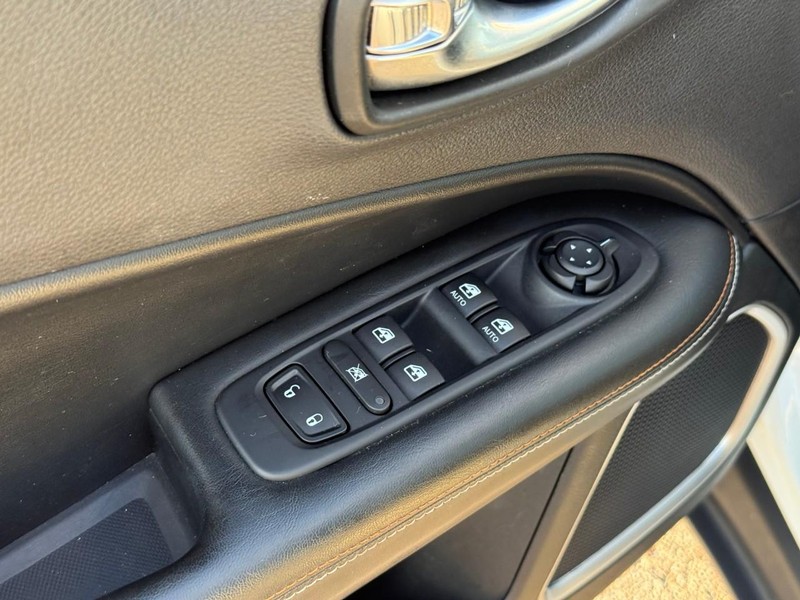 Jeep Compass Vehicle Image 19