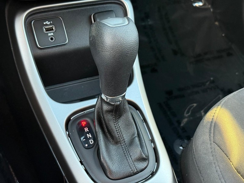 Jeep Compass Vehicle Image 25
