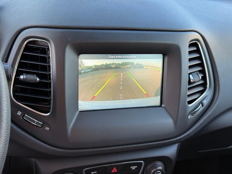 Jeep Compass Vehicle Image 26