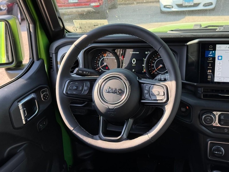 Jeep Wrangler Vehicle Image 09