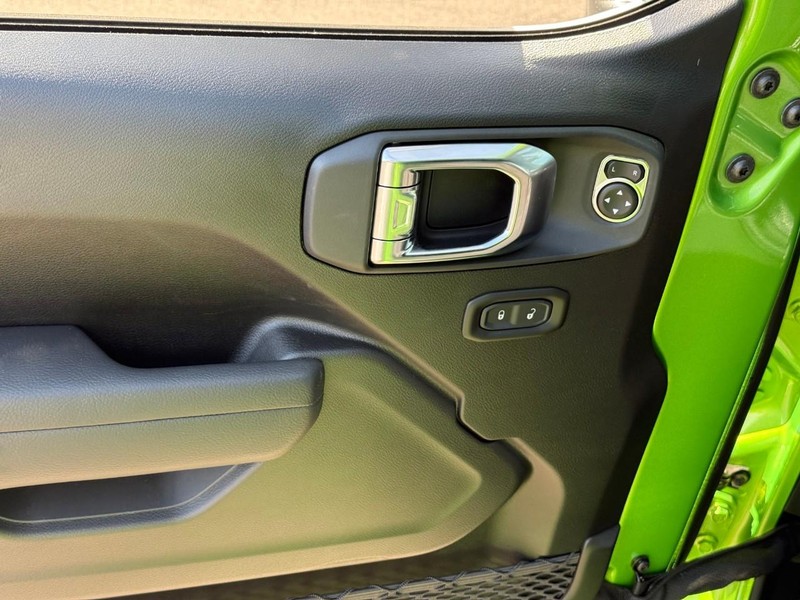 Jeep Wrangler Vehicle Image 13