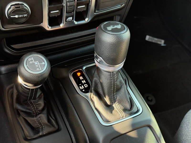 Jeep Wrangler Vehicle Image 17