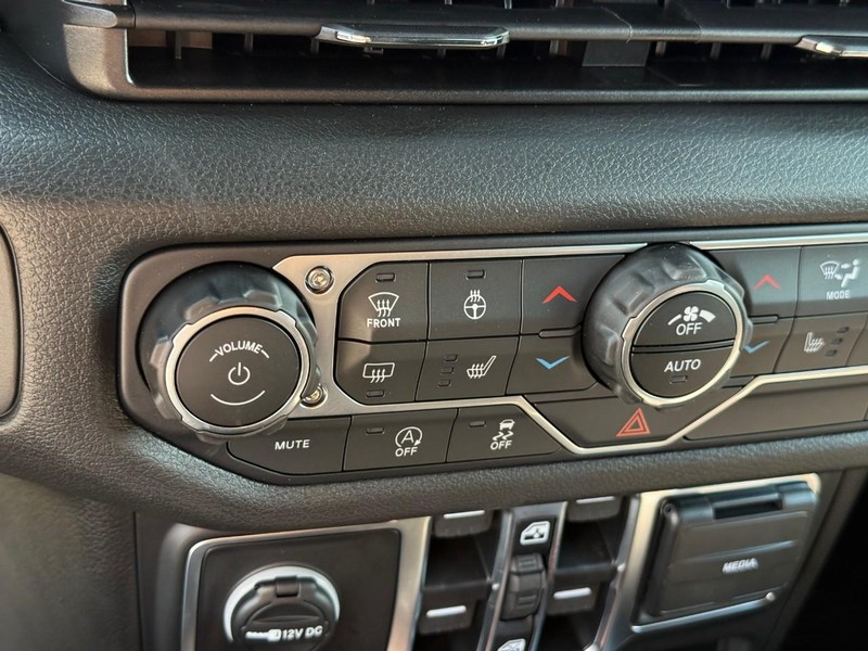 Jeep Wrangler Vehicle Image 18