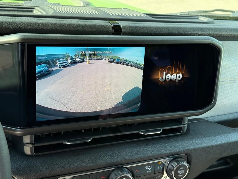 Jeep Wrangler Vehicle Image 19