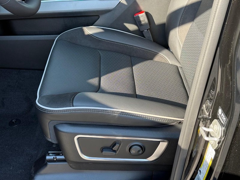 Ram 1500 Vehicle Image 14