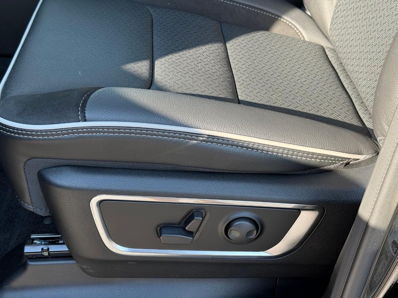 Ram 1500 Vehicle Image 15