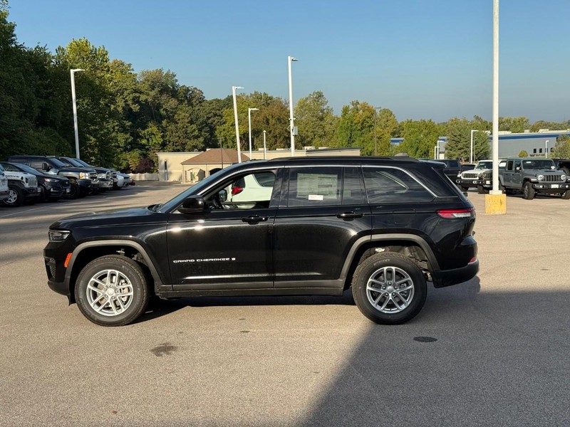 Jeep Grand Cherokee Vehicle Image 03