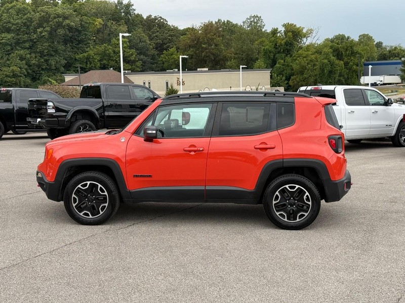 Jeep Renegade Vehicle Image 03
