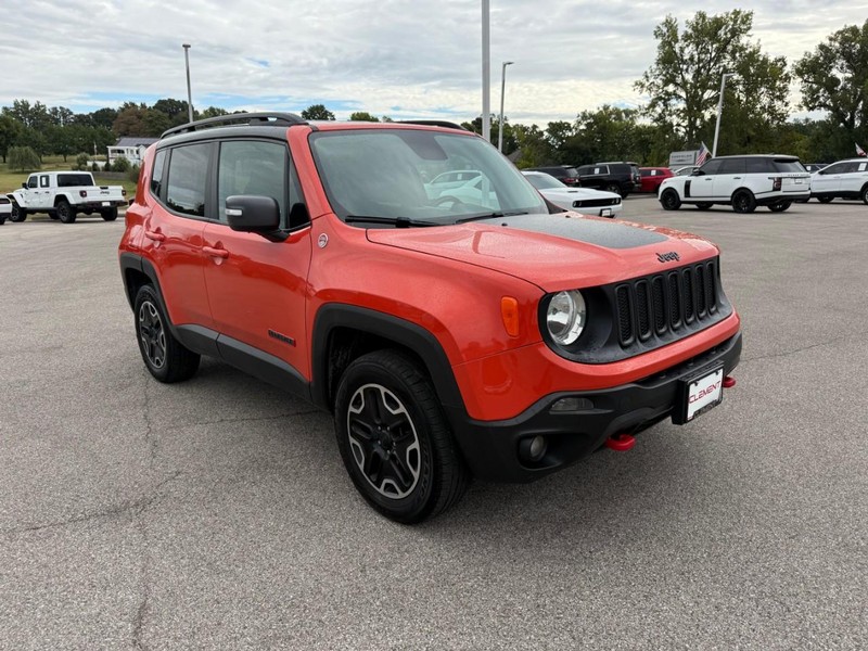 Jeep Renegade Vehicle Image 12