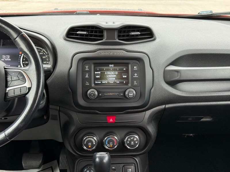 Jeep Renegade Vehicle Image 17