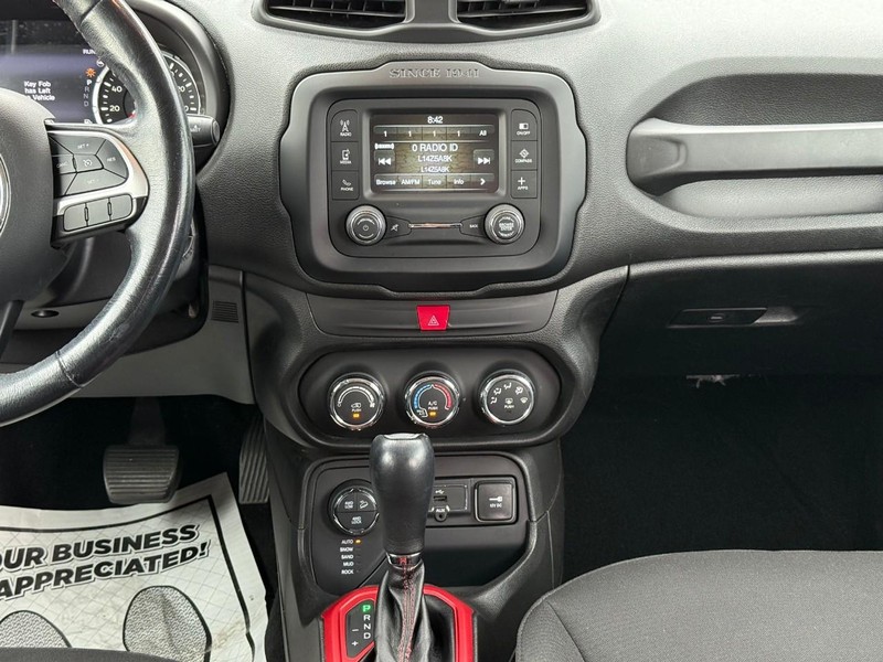 Jeep Renegade Vehicle Image 18